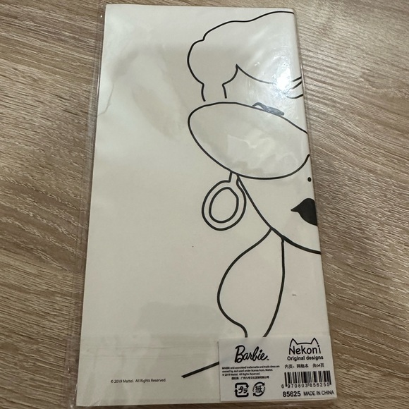 Barbie Notebook - Picture 2 of 5